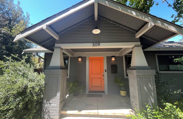 Creative Sanctuary in best neighborhood in Modesto