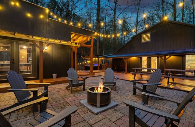 Creek Cabin ★ Game Room ★ Hot Tub ★ Fire Pit ★ WiFi