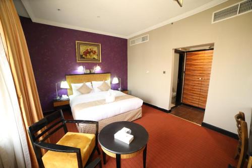 CREEK Hotel