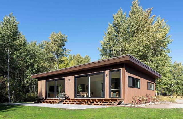 Creekside 2-bedroom cottage mid-valley