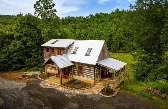 Creekside Cabin, located just minutes from Blowing Rock!