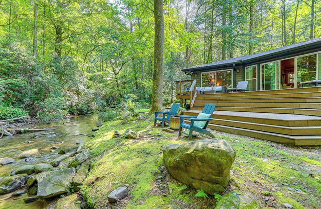Creekside Cabin Rental ~ 8 Mi to Downtown Ellijay!