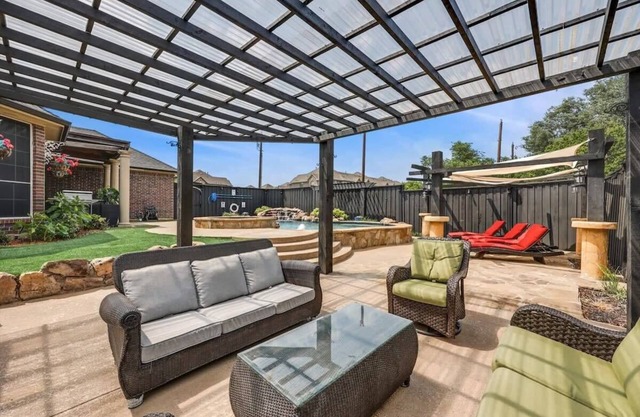 Creekside Charm w/Pool, Backyard Oasis, Patio