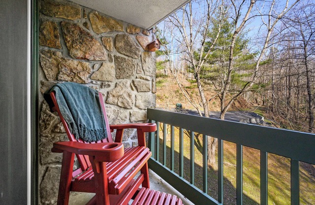 Creekside Condo Retreat With Fireplace & Patio