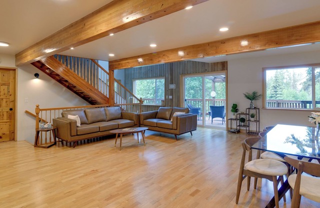 Creekside Home Centrally Located in Anchorage!