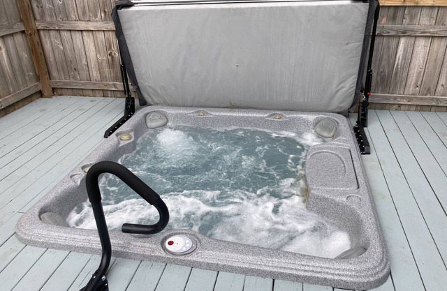Creekside Hot Tub House
