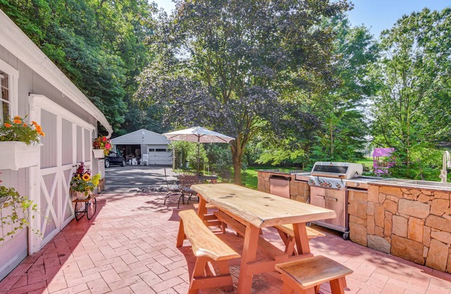 Creekside Milford Studio w/Gas Grill + Mtn Views!