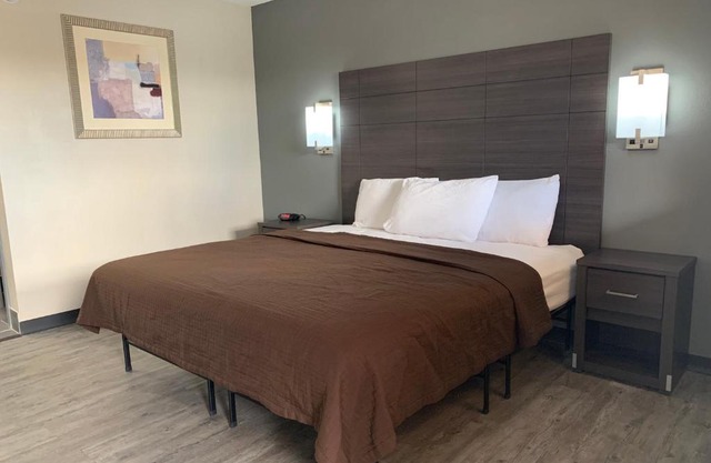 Crescent Park Motel & Suites