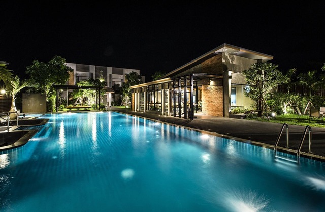 Cresco Hotel Buriram