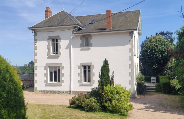 Creuse, Large character house in quiet area with terrace, swim. pool and garden