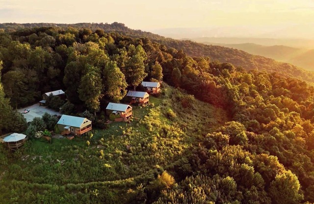 Critter Corner Cabin – Cozy Bluffside Retreat