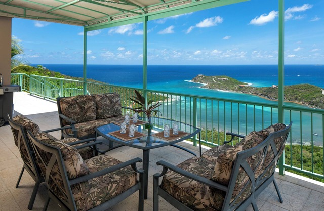 Croix Vista, Located in Fish Bay with Beautiful sweeping Views!