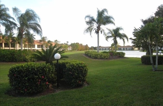 Cross Creek C.C Condo. 2BR/2BA Ground Floor.
