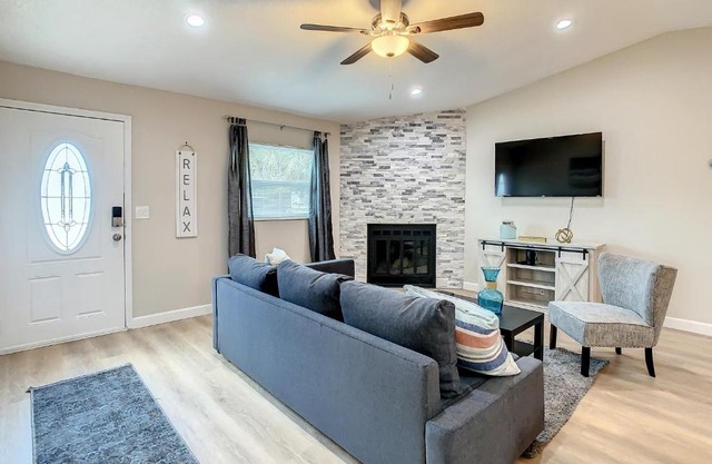 Crown Jewel of Clearwater 10-15 Min to beach 5 min to St Pete Airport