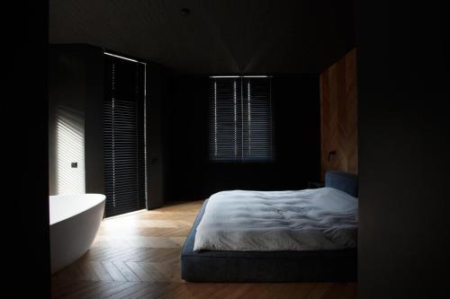 CrownPlaza Boutique & Central