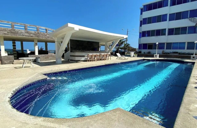 Cruise with Guardia and access to Private Beachnn