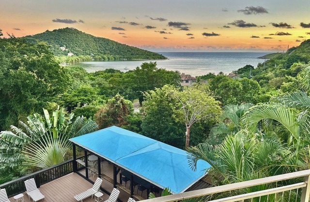 Crystal Shores Estate, Beautiful Island Estate Overlooking Fish Bay w/Large Saltwater Pool