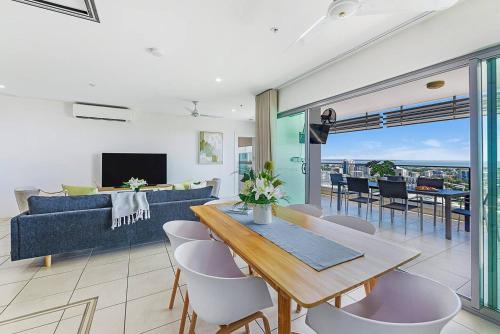 Crystal Waterfront - A Panoramic Balcony Haven