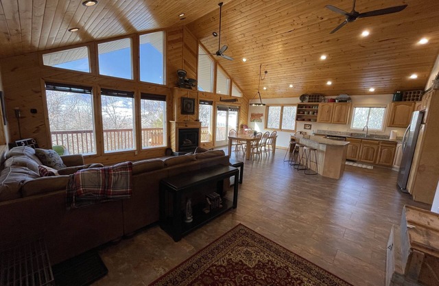 Cub River Hideout Cabin for Family Reunions and Mountain Vacations