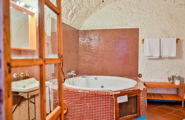 Cuevas La Tala - Cueva Luna