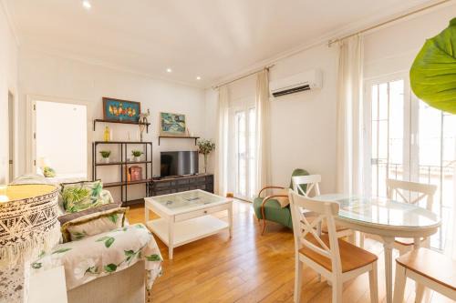 Cuna Center Suite by Valcambre