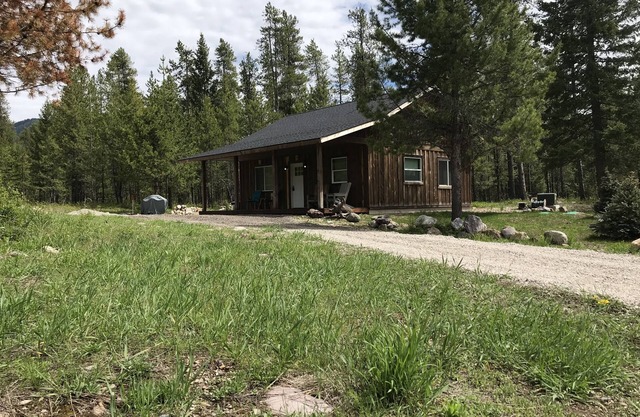 Custom Cabin Just Minutes From Glacier National Park!