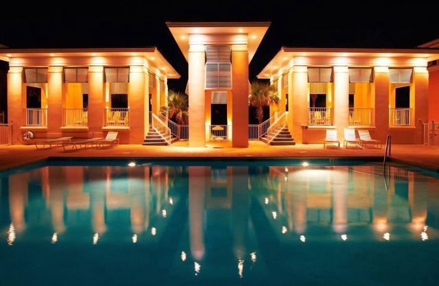 CUSTOM GULF FRONT HOME, CUSTOM EVERYTHING INSIDE AND OUT FREE WiFi
