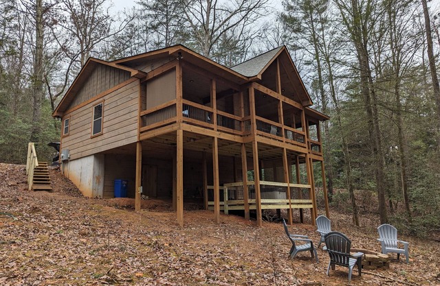 Cute Cabin 10mins from Blue Ridge, wifi, hot tub Hiking and waterfalls near