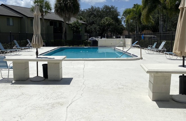 Cute coastal 1 bedroom - 1st floor unit