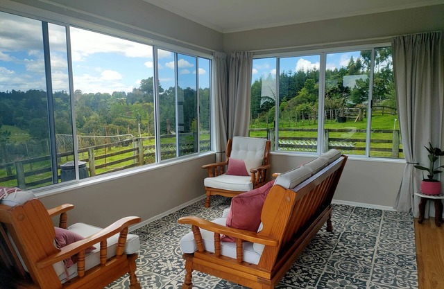 Cute cottage in quiet country setting