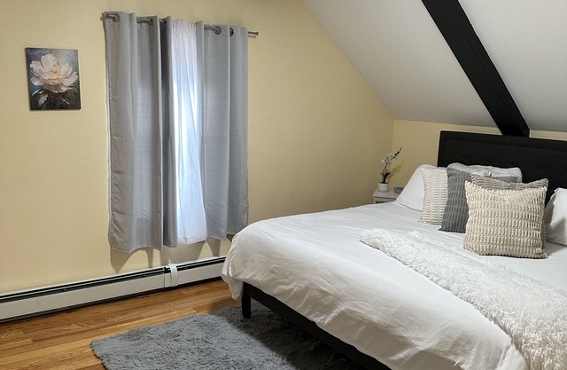 Cute Mini Apt - SNHU Arena