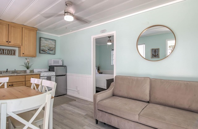 Cute One Bedroom Cottage along the Sacramento River