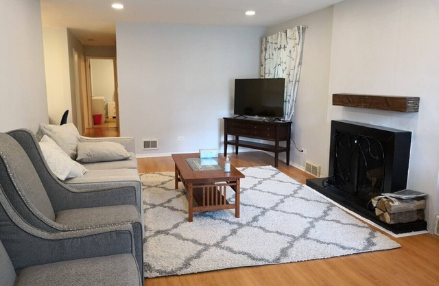 Cute Ranch House close to town monthly stay
