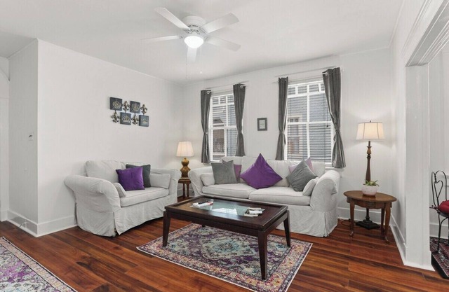 Cutest 1BR steps to St. Charles Streetcar!