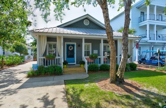 Cutest Cottage in Crystal Beach! Private Pool, Tesla/EV Charger, Close to Beach