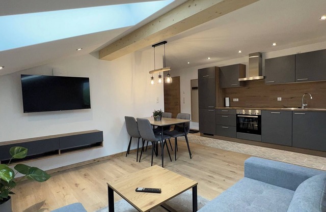 Dachgeschoss Ferienwohnung mit Großem Balkon für 2 - 3 Personen