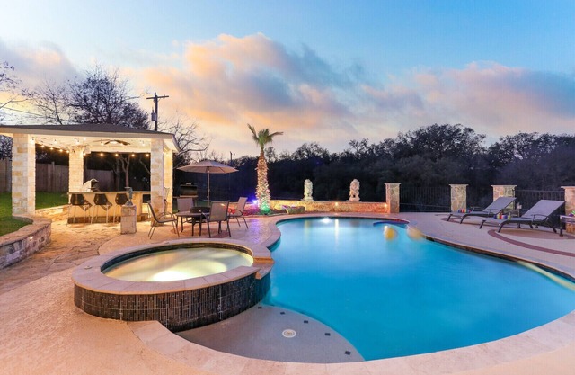 D'Hidden Gem |Sleeps16 |Heated Pool, 5 acres