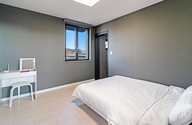 Daebudo Atiko Dokchae Pool Villa