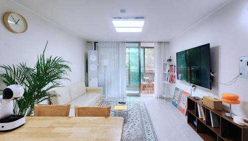 Daegu Buk-gu 3BR Apartment near Dongdaegu Station & Downtown -Fully Furnished