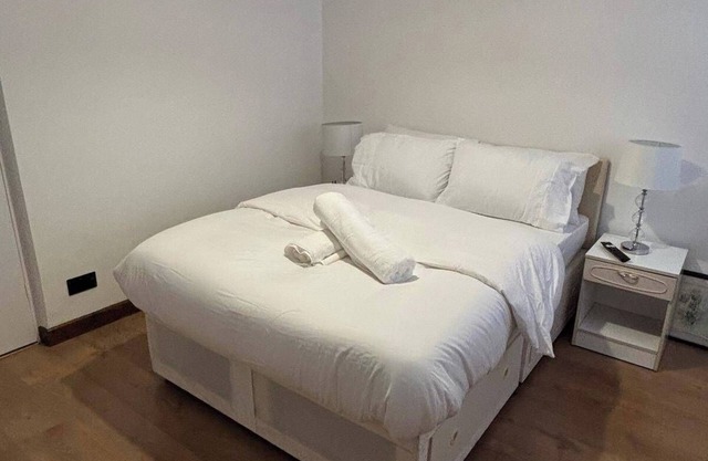 Dagenham - Stay 5 - Garden - Parking - PetFriendly