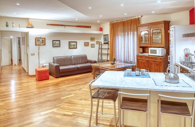 Dai Fiorentini - for 8 people, 2 bedrooms + 1 adjoining, 500 m from beach, in centre