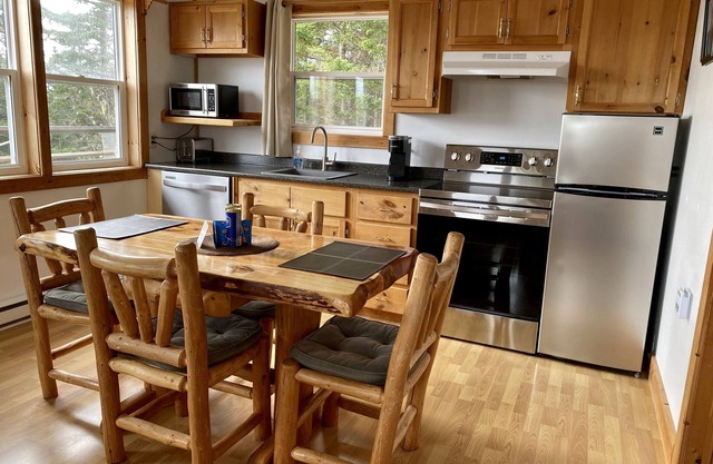 Daily Private Outdoor Hot Tub Access; Paid Access to Sauna; BBQ; Wi-Fi