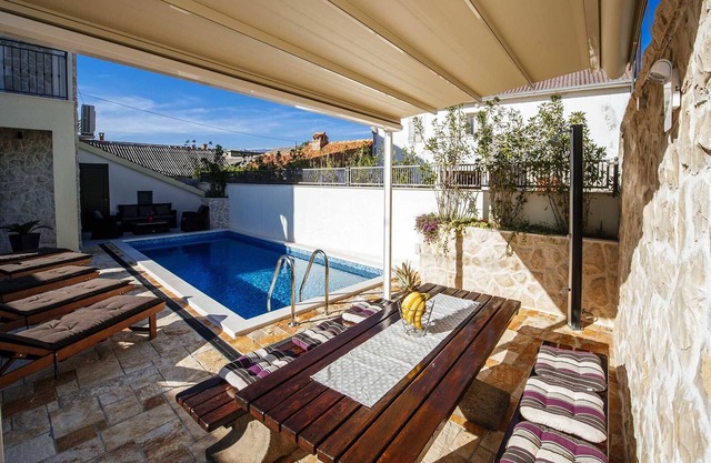 Dalmatian Villa Castello Coza with pool and great location