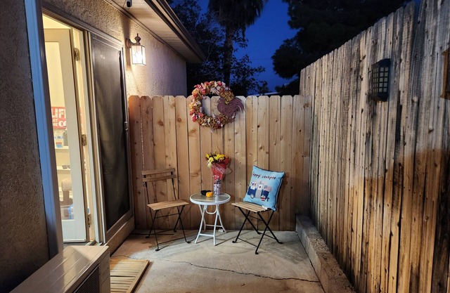 Dam Adorable Studio in Downtown Boulder City - 10 min to Hoover Dam
