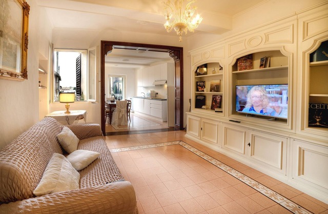 Dama Charming apartment 100 m from Piazza del Campo