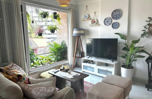 Dandelion - Bohemian 2 bedroom garden apartment with living room