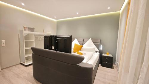 DANESSI-Familie,Business,nahe Koblenz,6 Personen,Saniert,direkte Anbindung Industriegebiet,TV Kingsize Boxspringbett