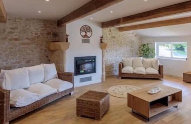 Dans un Havre de Verdure Face à la Chaîne des Pyrénées , Maison Tout Confort