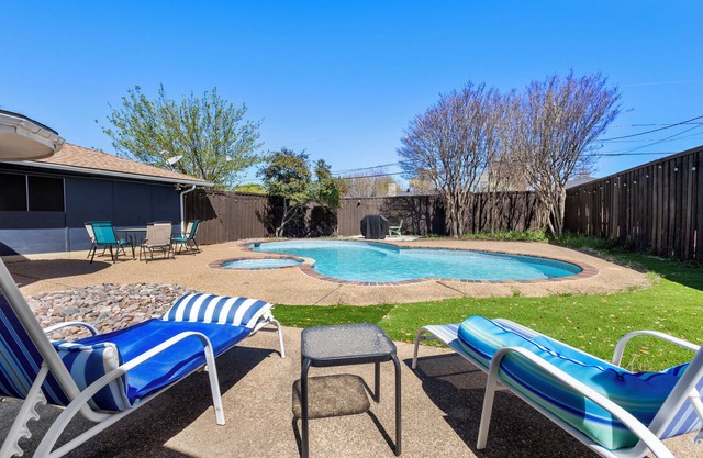 Darvany Haven: Pool & Spa Retreat @ Prime Location