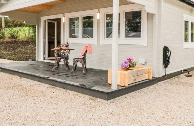 DAVEY JOHNS FORGE CABIN 2, pet friendly in Carrigart, County Donegal